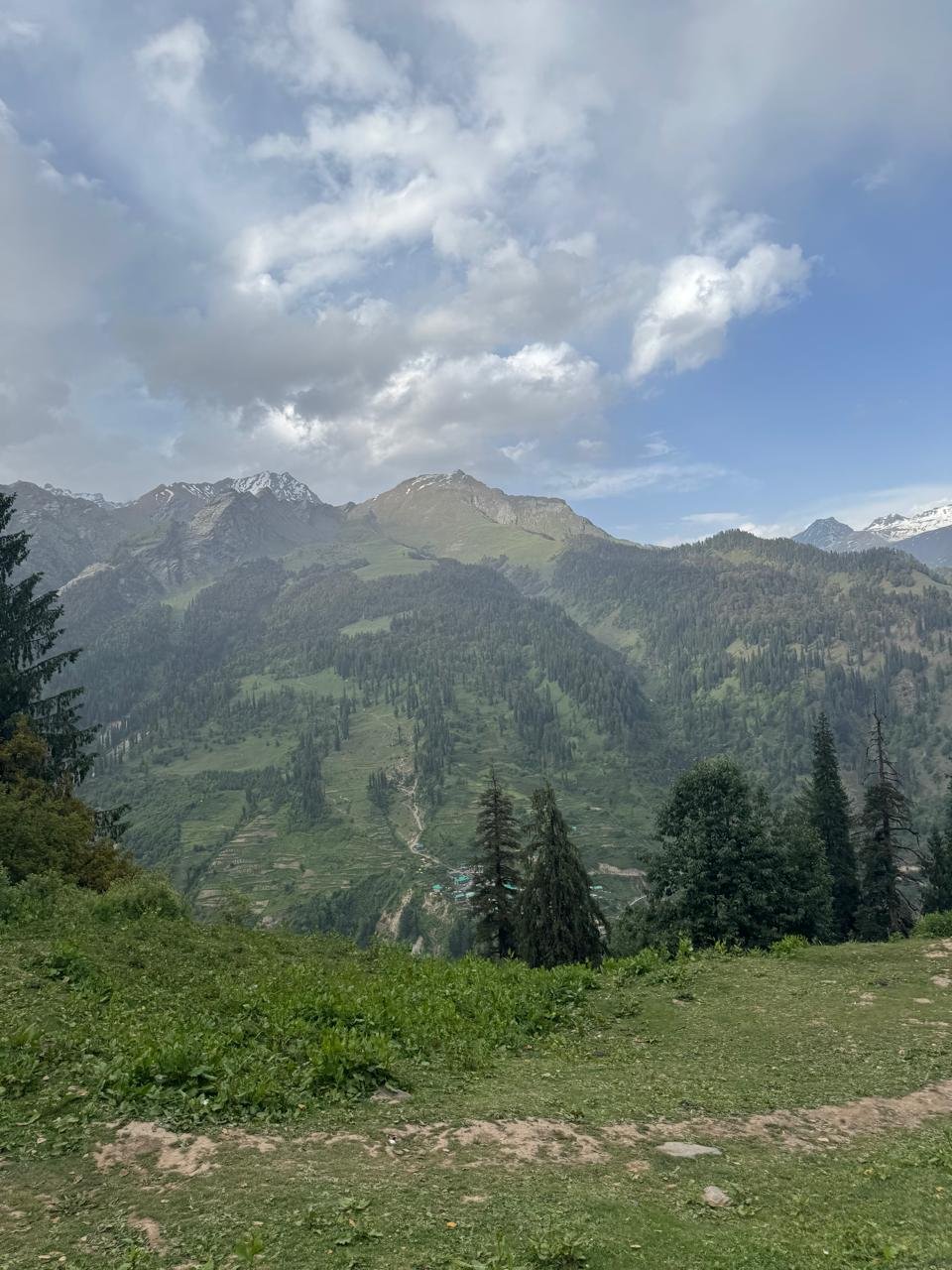 mountain ranges and green valleys in Shimla–Manali