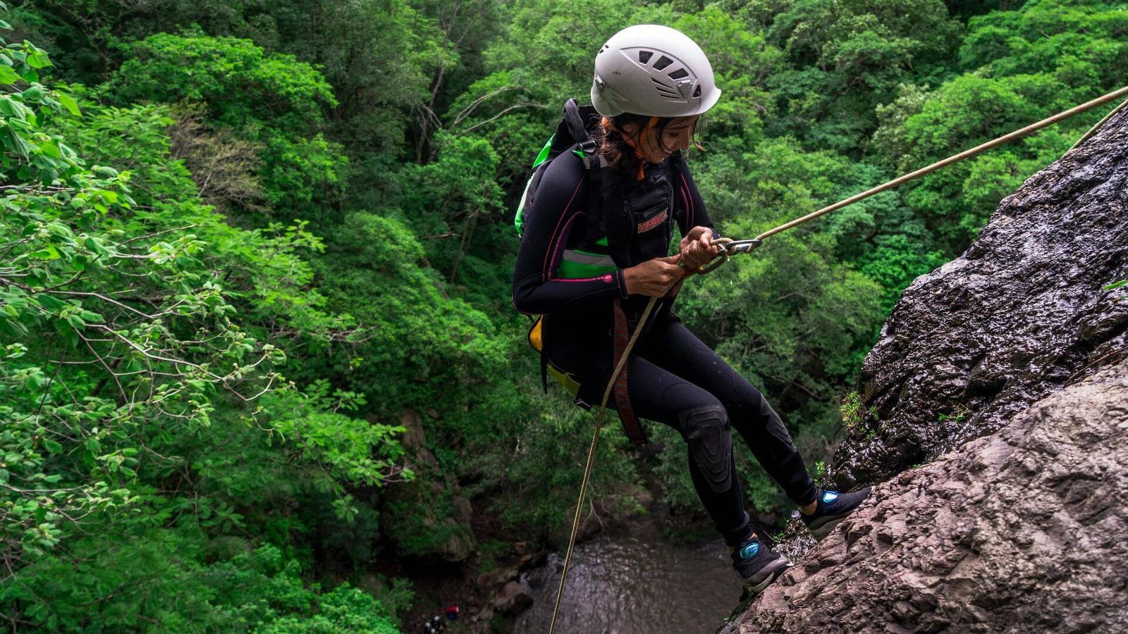 Takmak Tok Rappelling